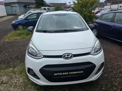Gebraucht Hyundai i10 Basis 67 PS (49 kW) 2016 Weiß Kleinwagen