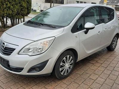 Usado Opel Meriva Design Edition 101 HP (74 kW) 2011 Prateado Monovolume