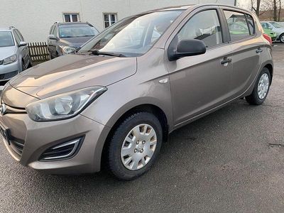 Braun Gebraucht 2013 Hyundai i20 Limousine | 4.200 € (Fairer Preis)