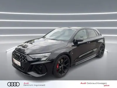 Gebraucht Audi RS3 Sportback Ambiente 400 PS (294 kW) 2023 Mythosschwarz metallic Kleinwagen