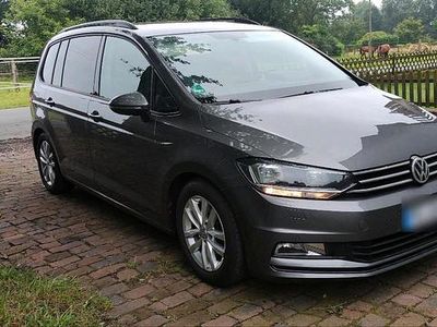 Gebraucht VW Touran Comfortline 130 PS (95 kW) 2016 Grau Van / Kleinbus