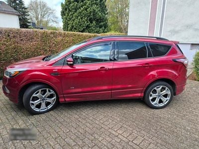 Gebraucht Ford Kuga 182 PS (133 kW) 2016 Rot SUV