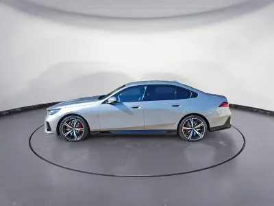 Gebraucht BMW 520 M Sport 197 PS (144 kW) 2025 Grau Limousine