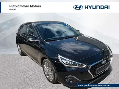 Gebraucht Hyundai i30 Passion Plus 120 PS (88 kW) 2018 Phantom black metallic Kleinwagen