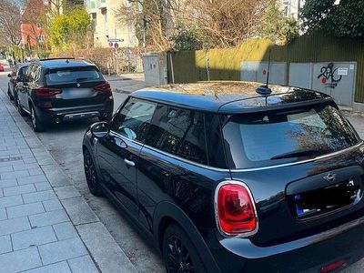 Begagnad Mini ONE 102 HK (75 kW) 2021 Svart Halvkombi