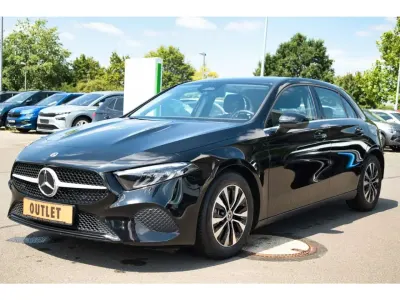 Gebraucht Mercedes A180 116 PS (85 kW) 2025 Nachtschwarz  unilack Limousine