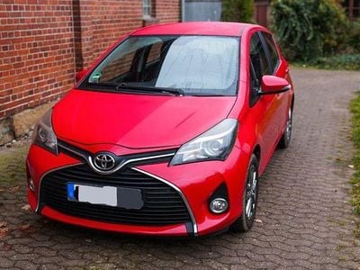 Rot Gebraucht 2016 Toyota Yaris Comfort Kleinwagen | 7.290 € (Fairer Preis)