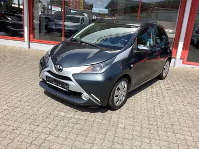 Używany Toyota Aygo X-clusiv 69 KM (50 kW) 2016 Szary Hatchback