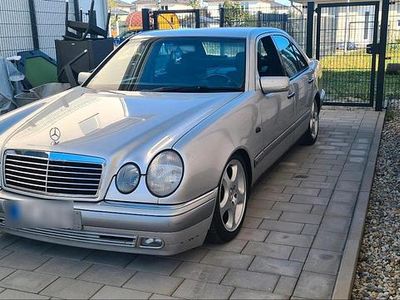 Mercedes E200
