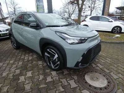 Neu Toyota Aygo X 116 PS (85 kW) 2025 Urban khaki SUV