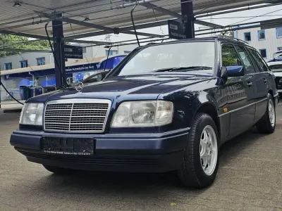 Gebraucht Mercedes E300 136 PS (100 kW) 1996 Blau Kombi