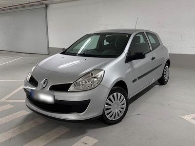 Gebraucht Renault Clio II 75 PS (55 kW) 2006 Grau Kleinwagen