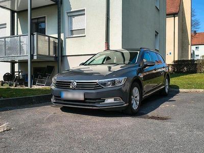 Gebraucht VW Passat 125 PS (91 kW) 2018 Grau Kombi