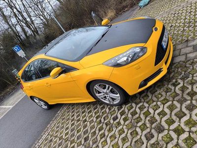 Gelb Gebraucht 2013 Ford Focus ST Limousine | 11.700 € (Fairer Preis)