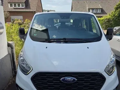 Gebraucht Ford Tourneo Active 131 PS (96 kW) 2022 Weiß Van / Kleinbus