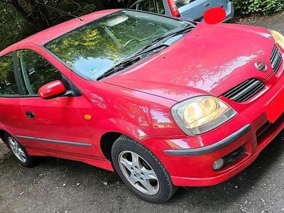 Nissan Almera Tino