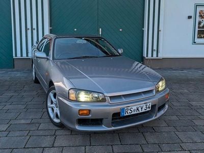 Begagnad Nissan Skyline GT 280 HK (205 kW) 1998 Grå Sedan