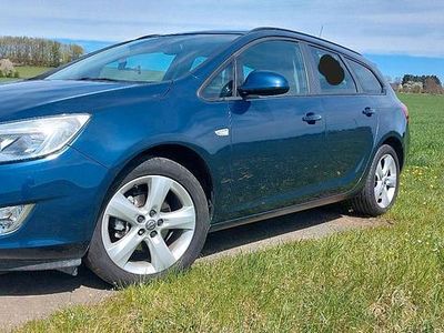 Second-hand Opel Astra Design Edition 140 CP (102 kW) 2012 Albastru Break