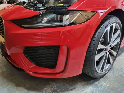 Gebraucht Jaguar XE R-Dynamic 179 PS (131 kW) 2019 Rot Limousine
