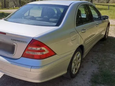 Second-hand Mercedes C180 Elegance 143 CP (105 kW) 2006 Berlinǎ