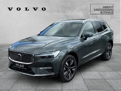 Neu Volvo XC60 Plus 253 PS (186 kW) 2026 Forest lake / metallic SUV