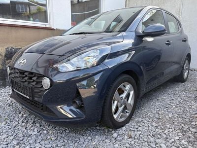 Gebraucht Hyundai i10 Trend 84 PS (61 kW) 2023 Aurora grey / met Kleinwagen