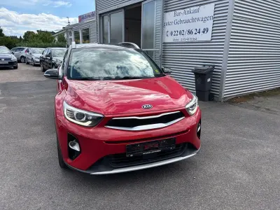 Gebraucht Kia Stonic Platinum Edition 120 PS (88 kW) 2021 Rot SUV
