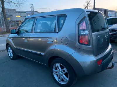 Usado Kia Soul Vision 126 HP (92 kW) 2009 Cinzento SUV