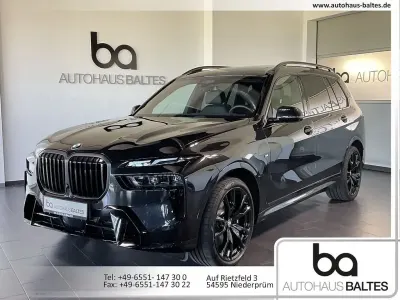 Gebraucht BMW X7 M Sport 352 PS (258 kW) 2025 Skyscraper grau met. SUV