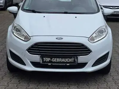 Gebraucht Ford Fiesta Trend 75 PS (55 kW) 2015 Frostweiß Kleinwagen
