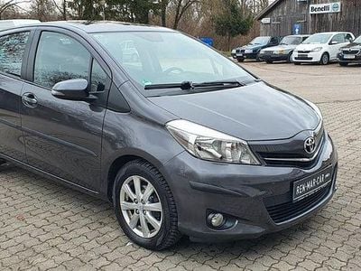Gebraucht Toyota Yaris Life 99 PS (72 kW) 2013 Grau Kleinwagen