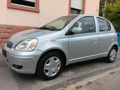 Gebraucht Toyota Yaris 65 PS (47 kW) 2005 Silber Kleinwagen