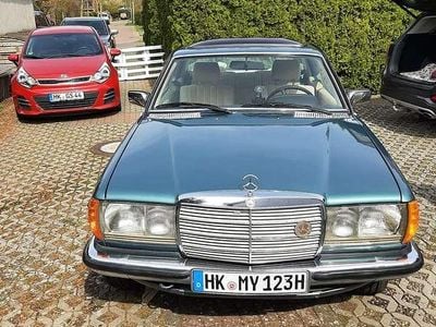Usata Mercedes 230 136 CV (100 kW) 1982 Verde Coupé