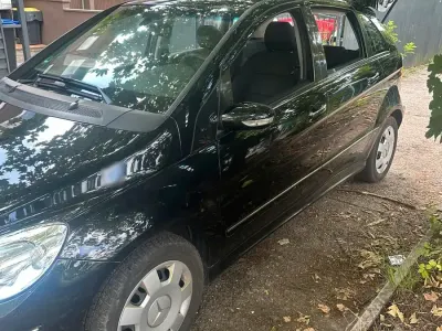 Gebraucht Mercedes B180 110 PS (80 kW) 2026 Schwarz Kleinwagen