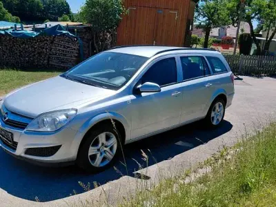 Gebraucht Opel Astra Selection 116 PS (85 kW) 2009 Silber Kombi