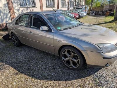 Gebraucht Ford Mondeo Ghia 145 PS (106 kW) 2002 Beige Limousine