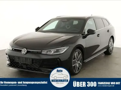 Neu VW Passat R-line 193 PS (141 kW) 2026 Grenadilla black metallic Kombi