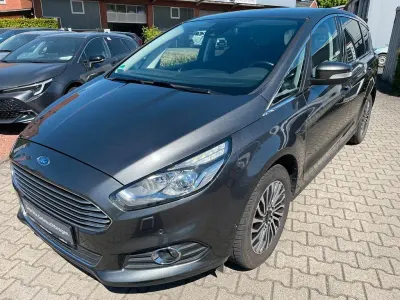 Begagnad Ford S-MAX Titanium 165 HK (121 kW) 2019 Grå Minibuss