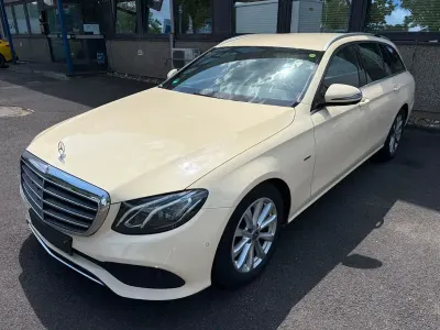 Gebraucht Mercedes E200 Style 150 PS (110 kW) 2019 Hellelfenbein  unilack Limousine