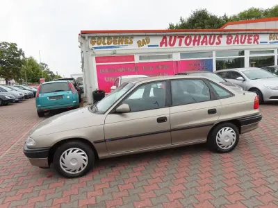 Gebraucht Opel Astra 75 PS (55 kW) 1996 Grau Limousine