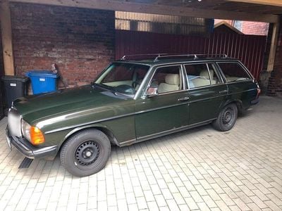 Brugt Mercedes E230 136 HK (100 kW) 1983 Stationcar