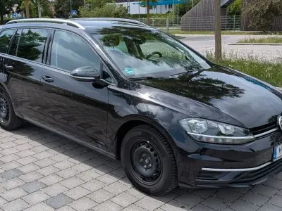 Gebraucht VW Golf VII IQ Drive 116 PS (85 kW) 2019 Schwarz Kombi