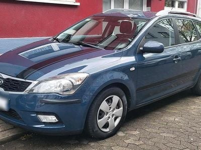 Usado Kia Ceed 116 HP (85 kW) 2011 Azul Citadino