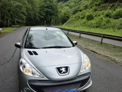 Gebraucht Peugeot 206+ 55 PS (40 kW) 2009 Grau Kleinwagen