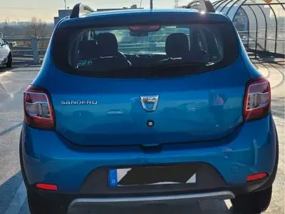Używany Dacia Sandero Prestige 90 KM (66 kW) 2014 Niebieski Sedan/Limuzyna
