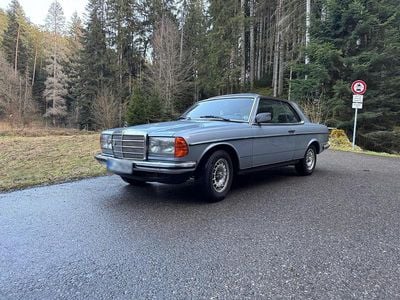 Gebraucht Mercedes 230 136 PS (100 kW) 1984 Blau Coupé