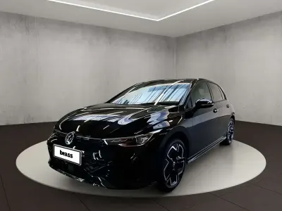 Neu VW Golf VIII R-line 150 PS (110 kW) 2026 Grenadillschwarz metallic Limousine