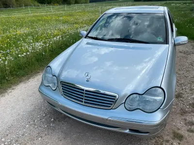 Gebraucht Mercedes C240 148 PS (108 kW) 2002 Silber Limousine