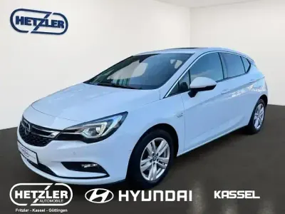Używany Opel Astra Dynamic 150 KM (110 kW) 2016 Biały Sedan/Limuzyna