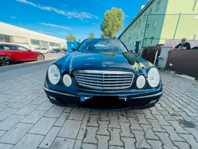 Gebraucht Mercedes E220 150 PS (110 kW) 2004 Blau Limousine